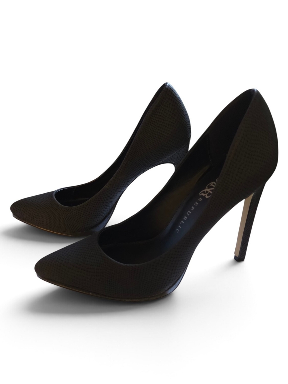 Black Pointed-Toe High Heel Pumps - Brand: Unknown